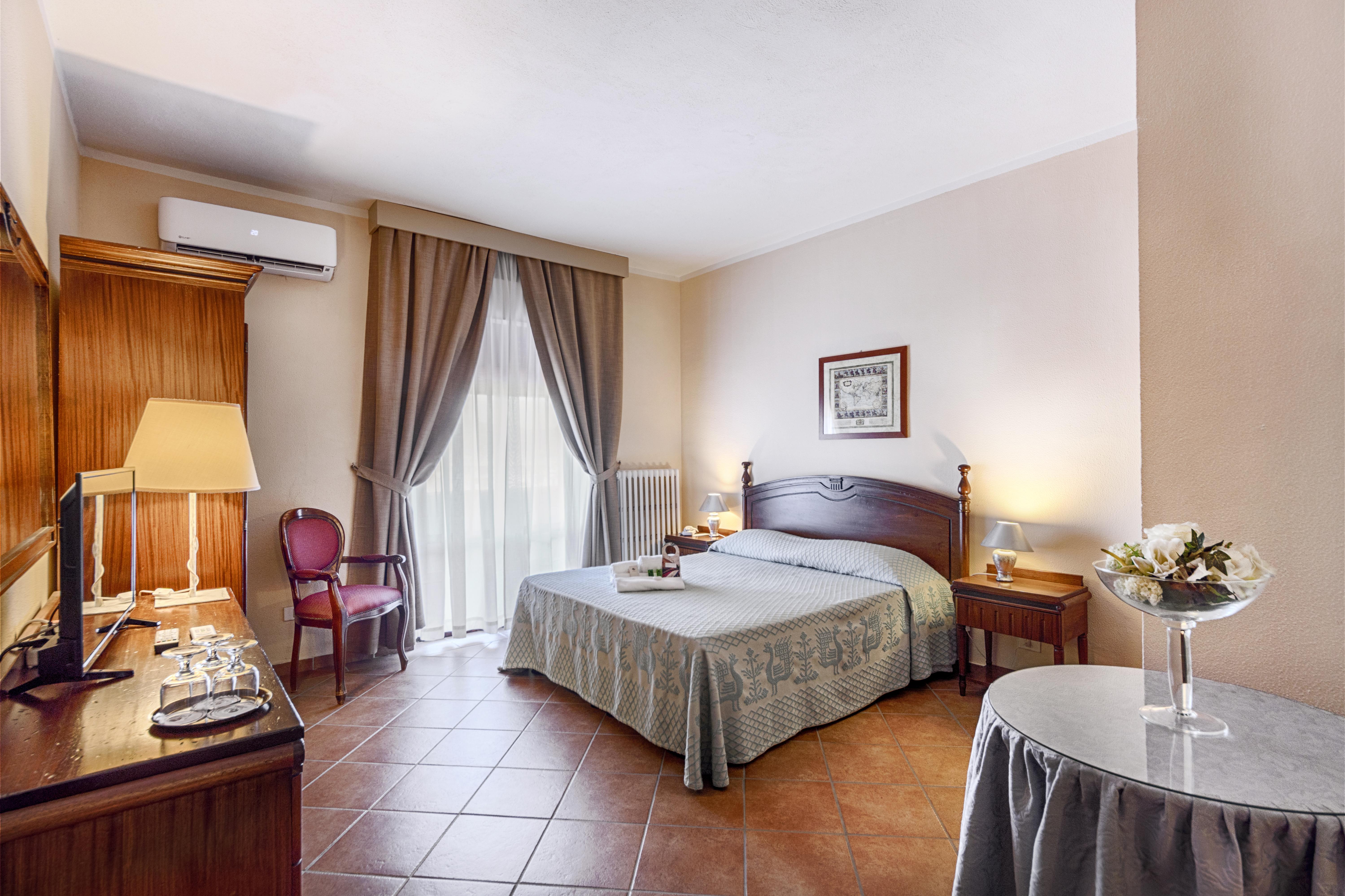 โกลอนนา พลาเลซ โฮเต็ล เมดิเตอร์ราเนียว Hotel ออลเบีย ภายนอก รูปภาพ